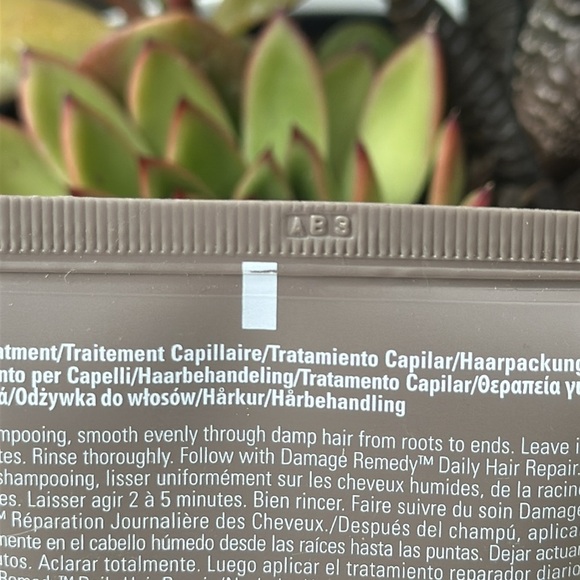 NEW AVEDA DAMAGE REMEDY™ INTENSIVE RESTRUCTURING TREATMENT - Picture 5 of 6